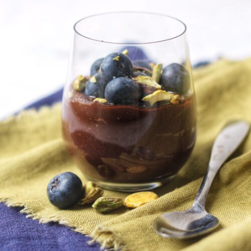 Vegan chocolate pots - chocolate mousse made from avocado