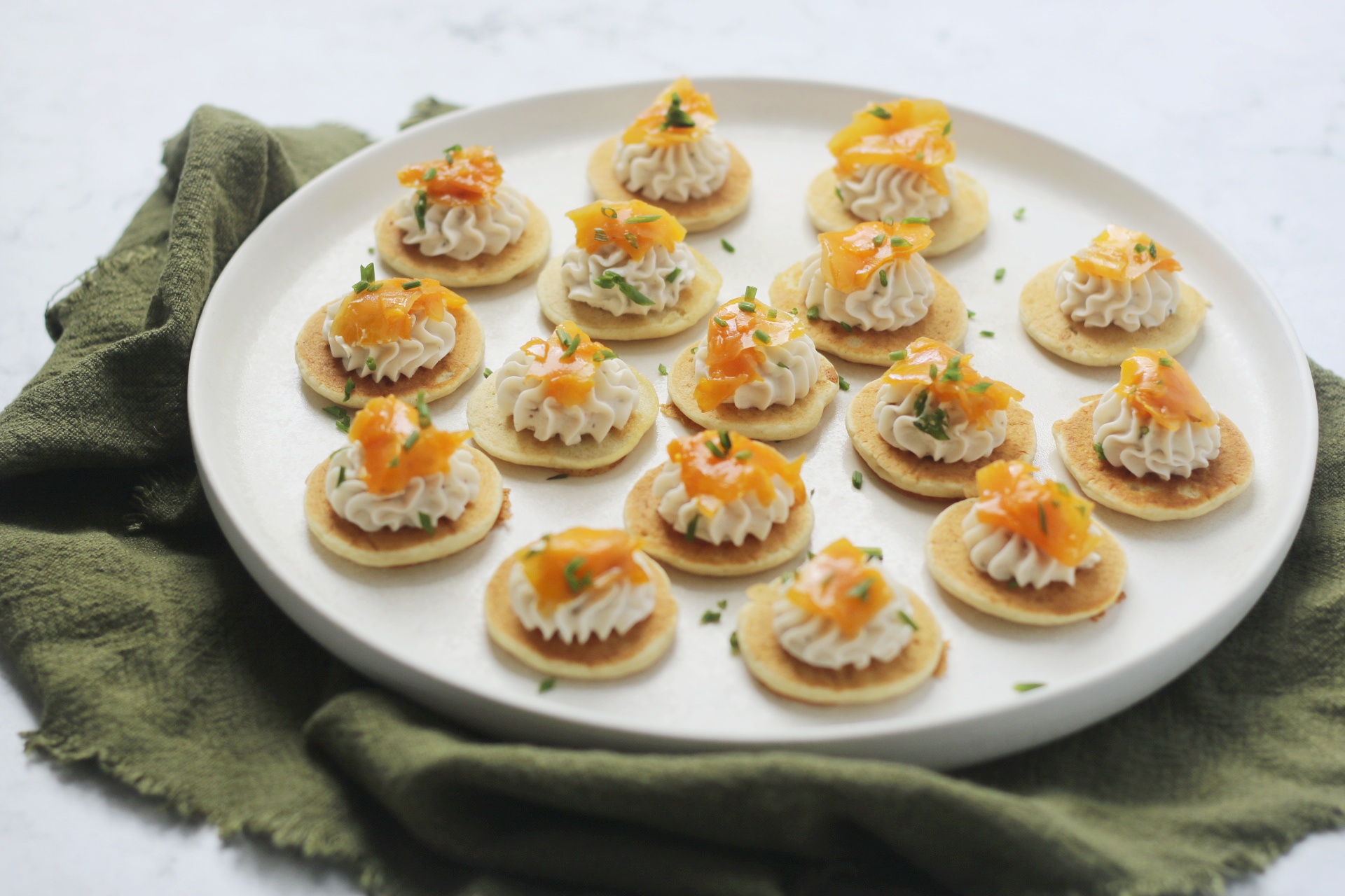 Easy Smoked Salmon Canapes with Cream Cheese