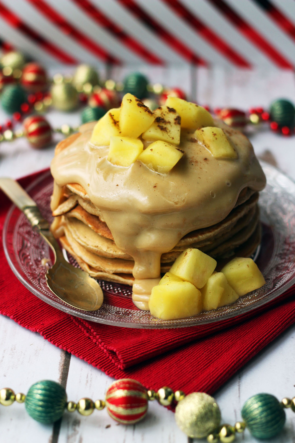 Breakfast just got festive check out these cinmmaon and apple pancakes with caramel sauce from Supper in the Suburbs