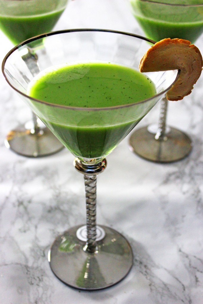 This vivid matcha martini is made with Kineta Vitality Matcha find the recipe on Supper in the Suburbs