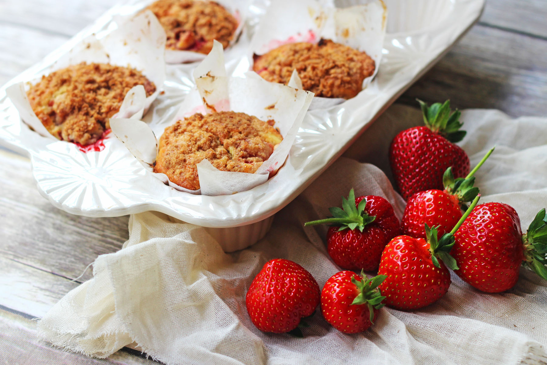 Strawberry Cheesecake Muffins with Crumble Topping