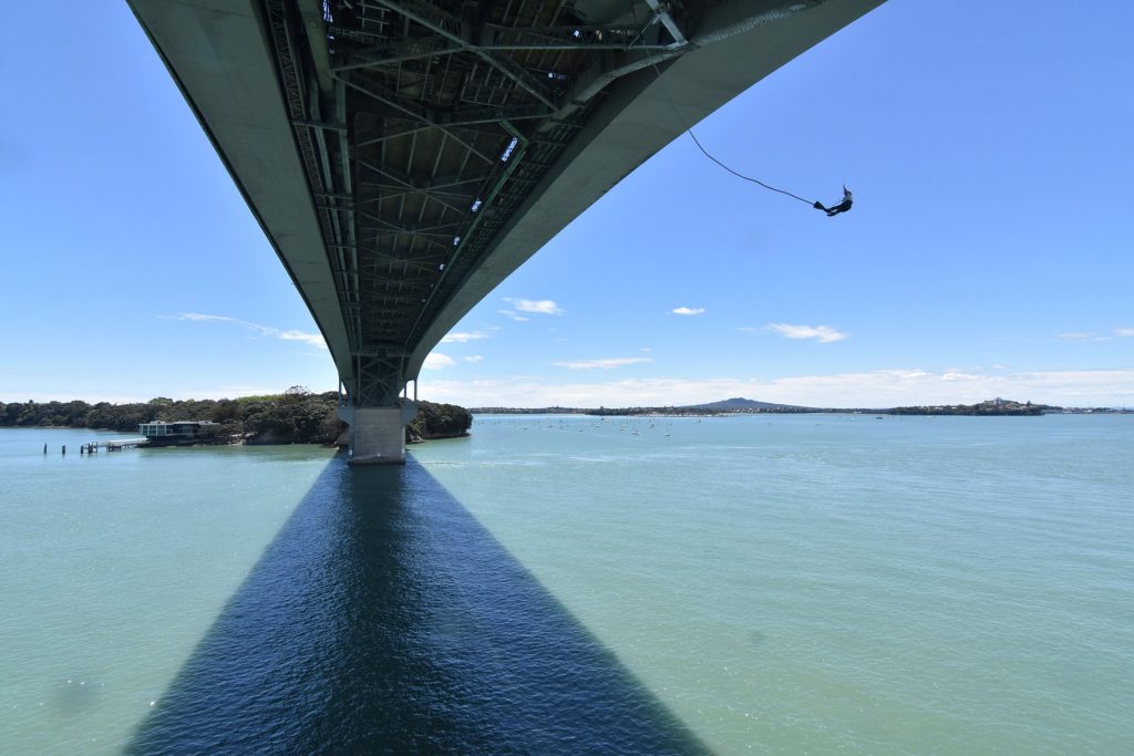 Throw your self off of Auckland Bridge with AJ Hackett Bunjy Jumping