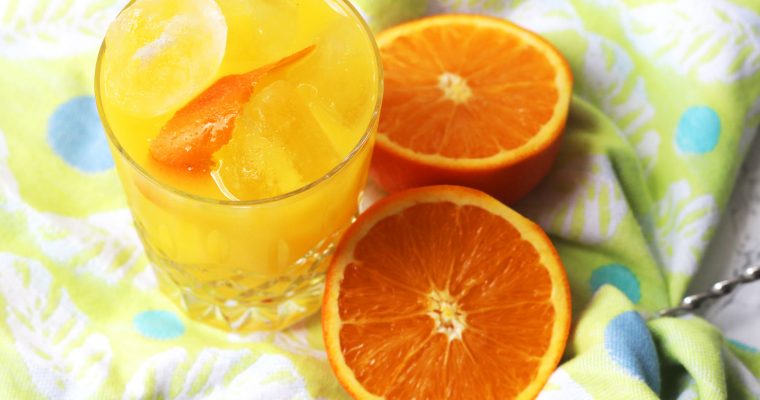 Screwdriver cocktail (vodka and orange)