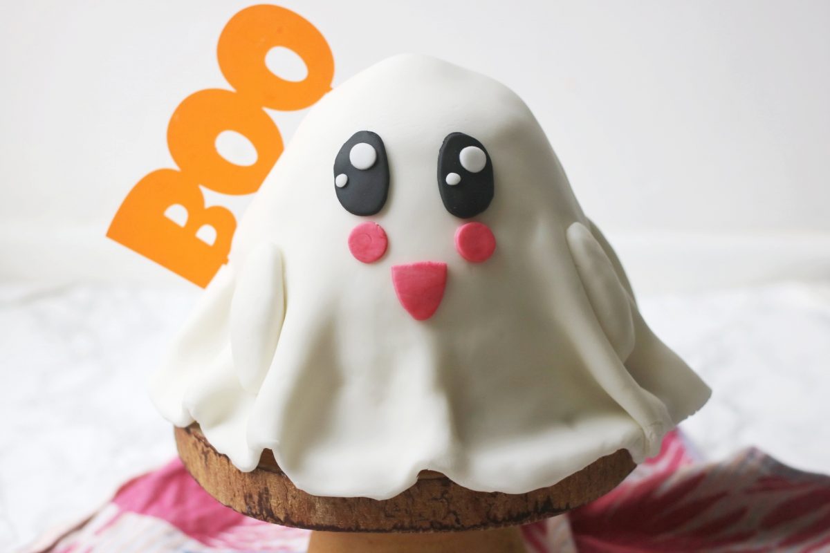 Kawaii Ghost Cake