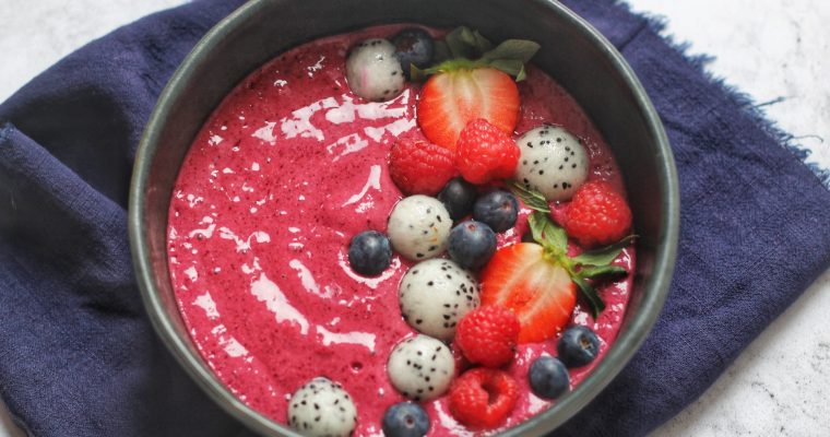 Dragon Fruit and Berry Smoothie Bowl