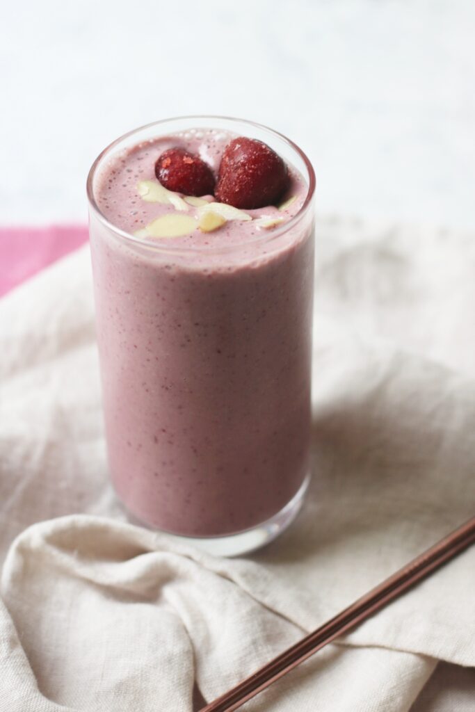 Cherry Bakewell Smoothie (cherry and almond smoothie)