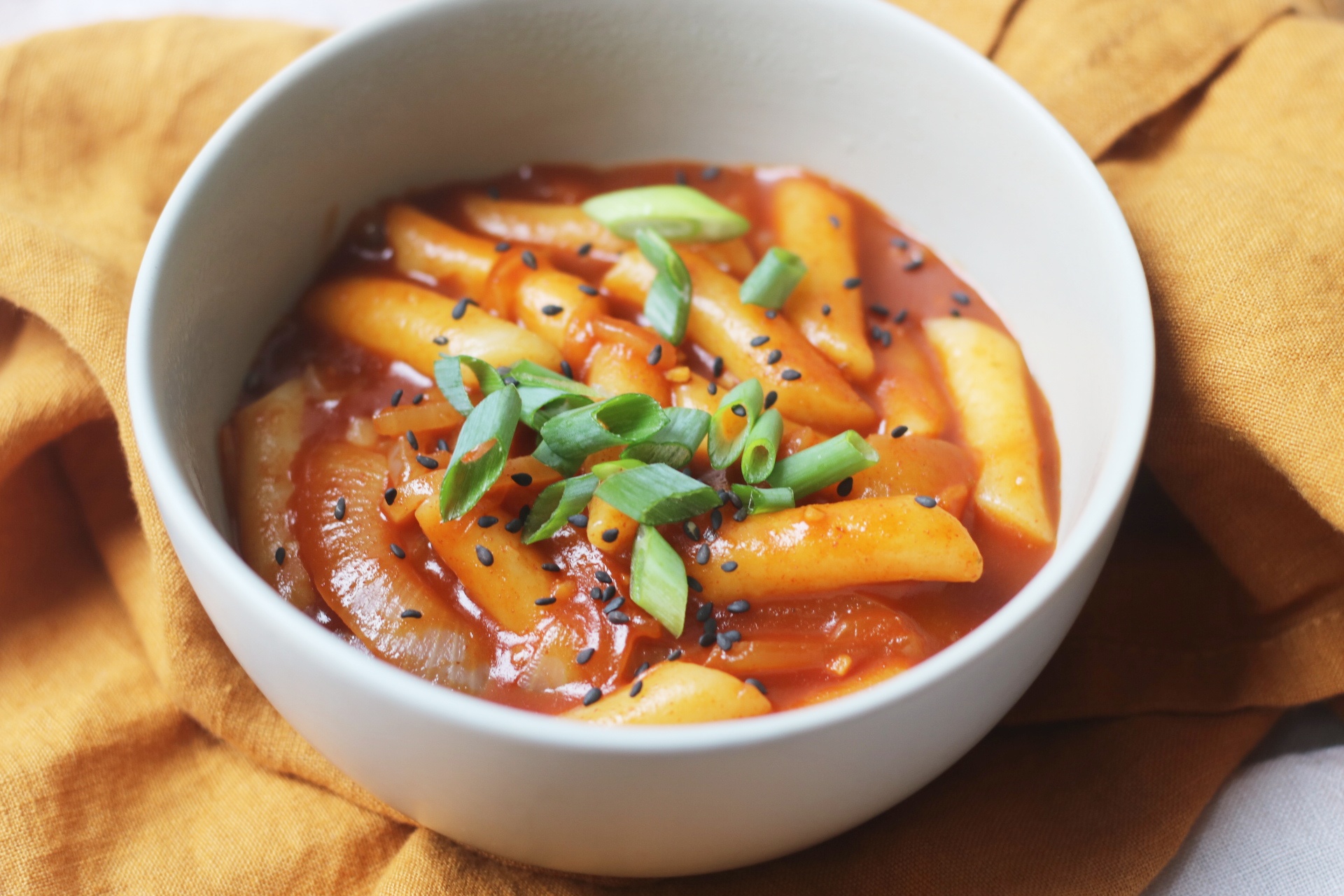 Korean Spicy Rice Cake Skewers (5 Ingredients ONLY!) - Tiffy Cooks | Recipe  | Spicy korean food, Spicy rice, Spicy snacks