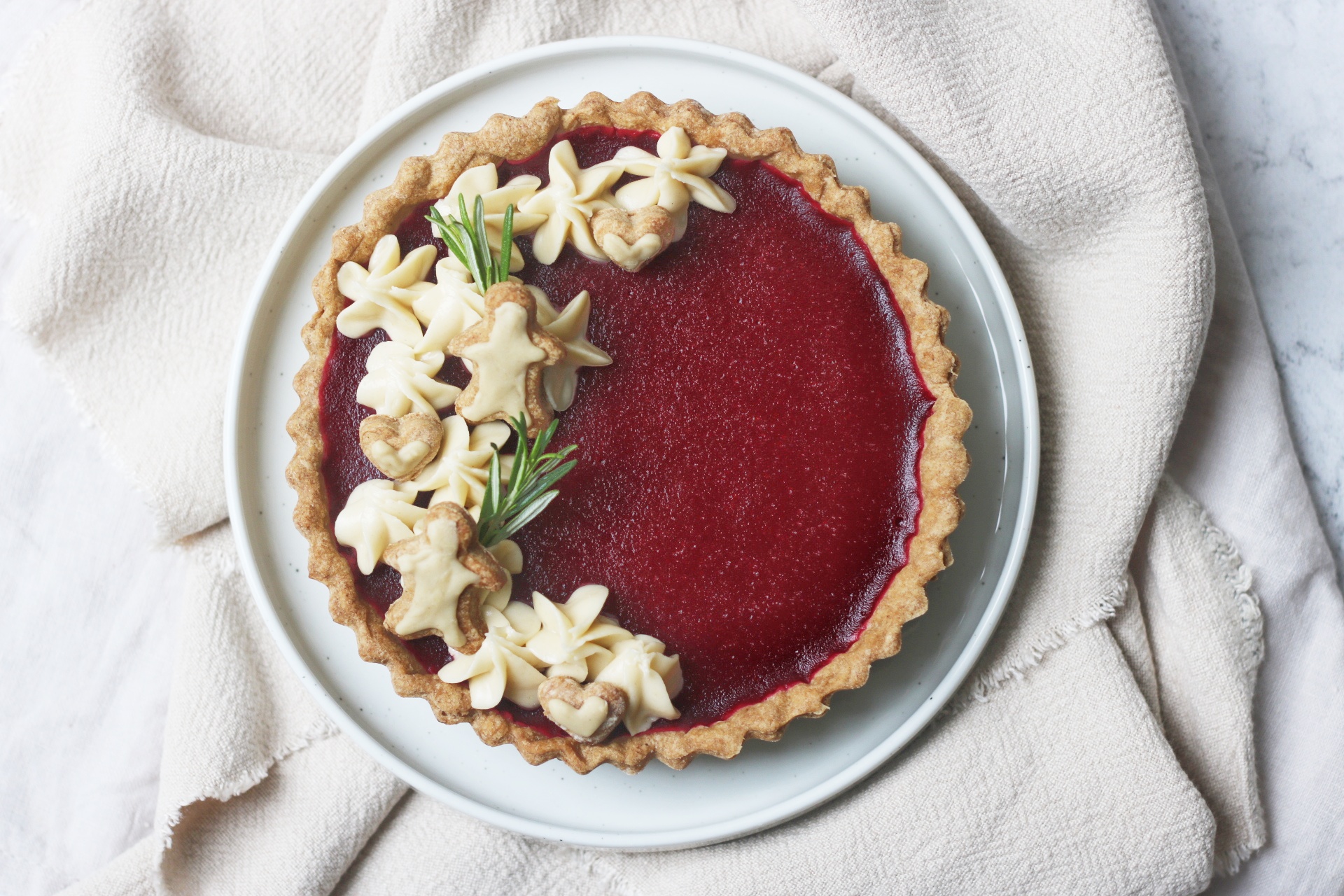 Vegan Gingerbread and Cranberry Tart