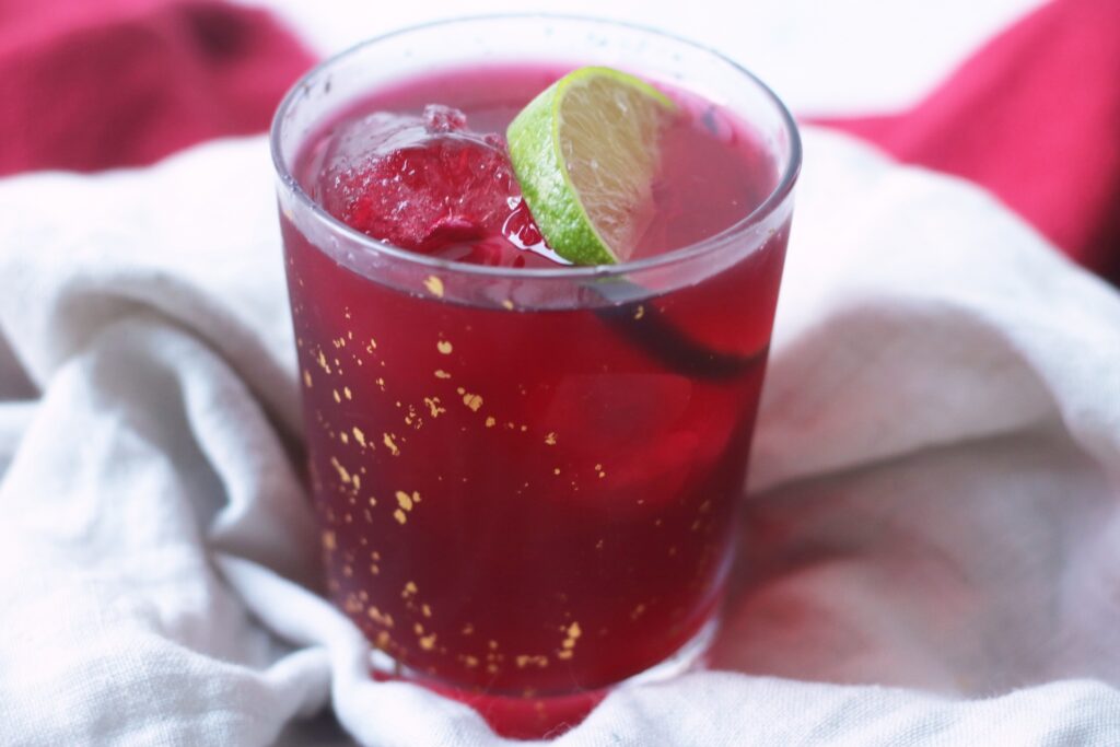 Cranberry caipirinha