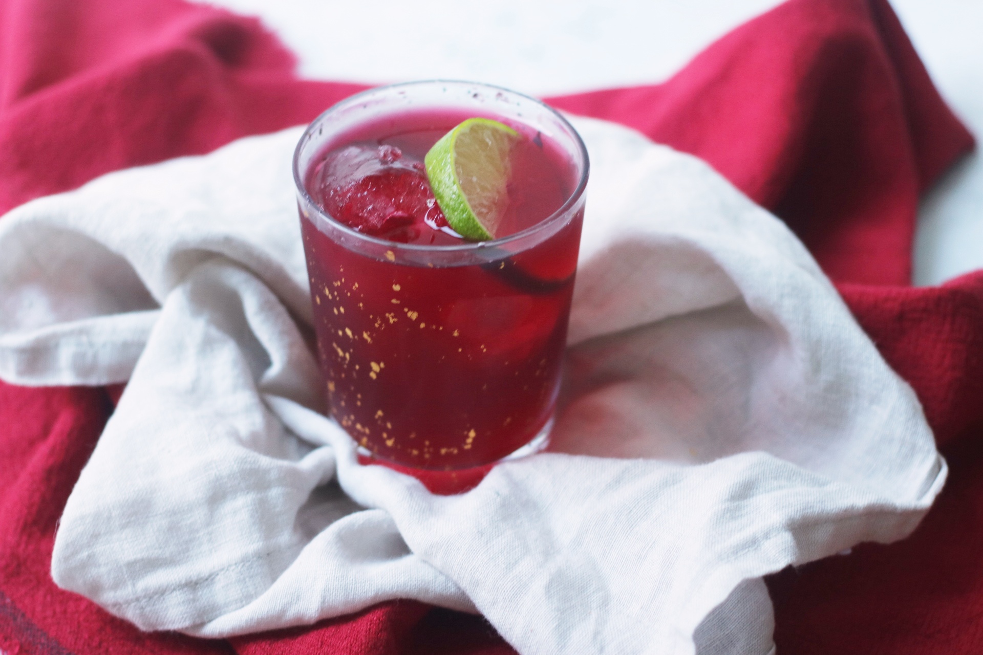 Cranberry caipirinha