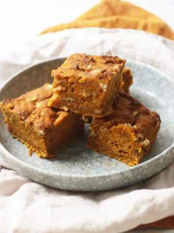 A plate of Vegan Pumpkin Spice Blondies