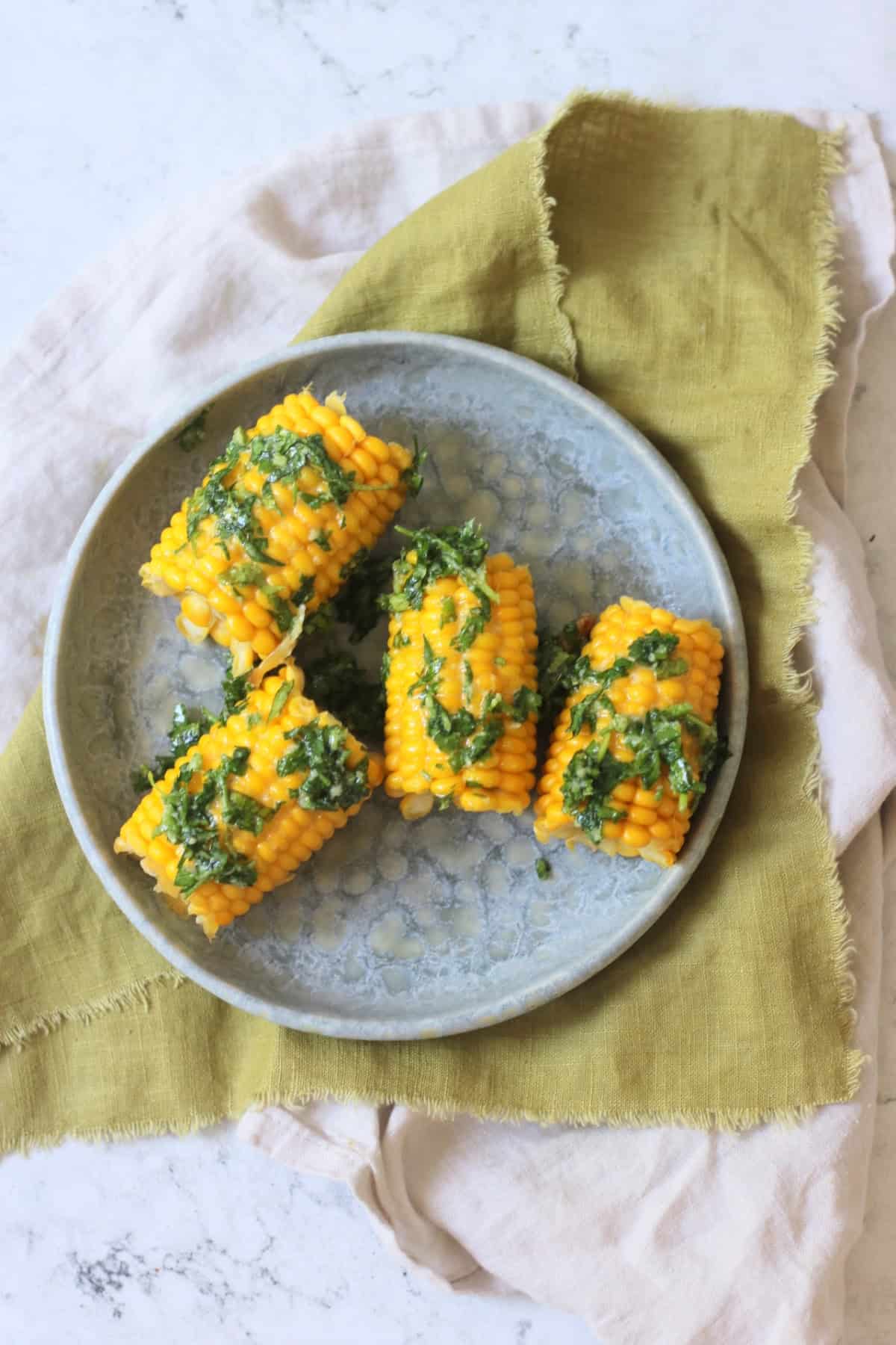 4 corn on the cobs smothered in a herby butter made from vegan butter, coriander, parsley and roasted garlic.