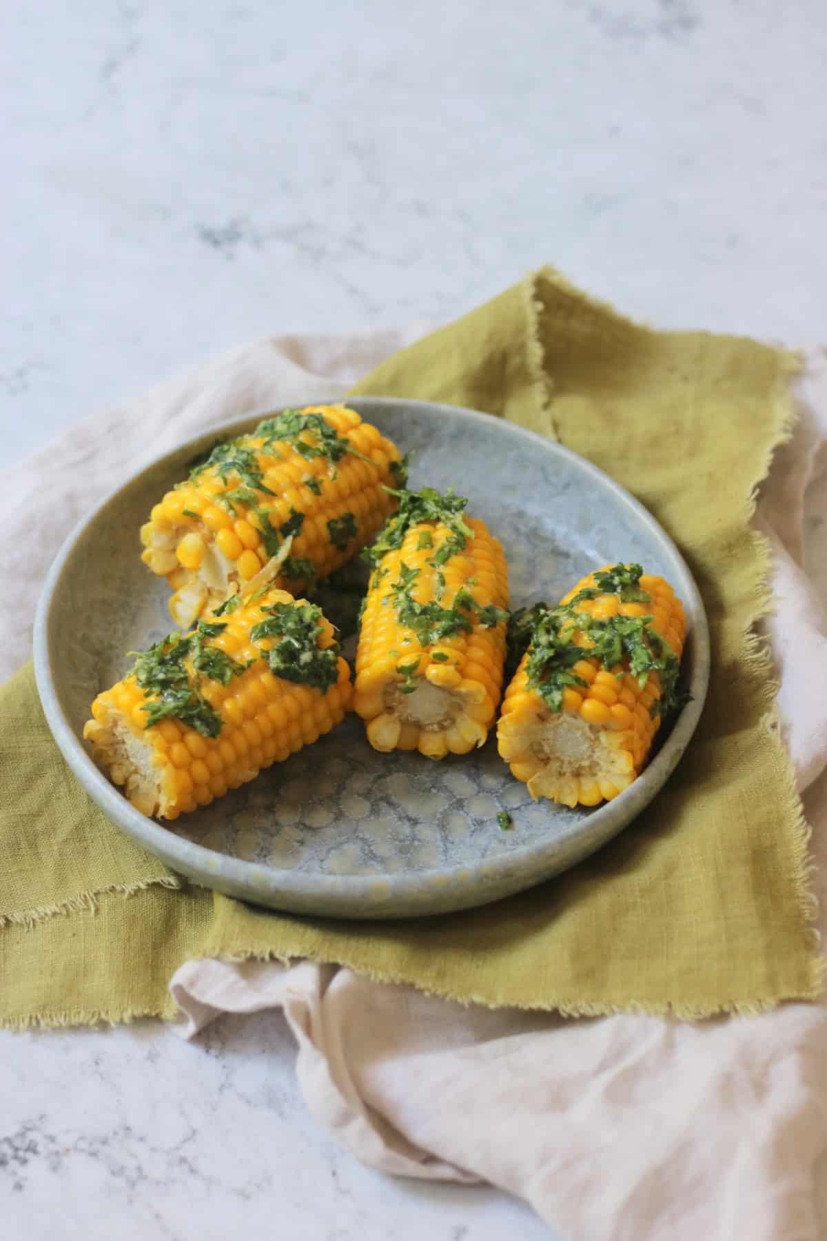 4 corn on the cobs smothered in a herby butter made from vegan butter, coriander, parsley and roasted garlic.